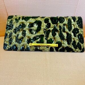 Beautiful Brahmin wallet!